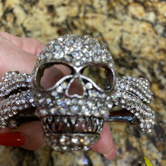 Crystal Skull Cuff Bracelet silver tone - Picture 3 of 8